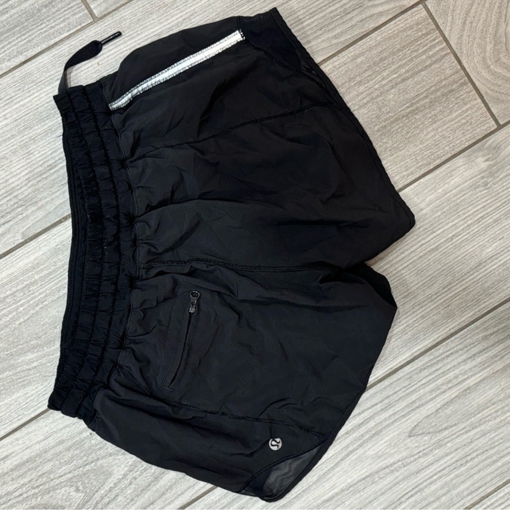 Lululemon size 6 hottie hot shorts, tall black